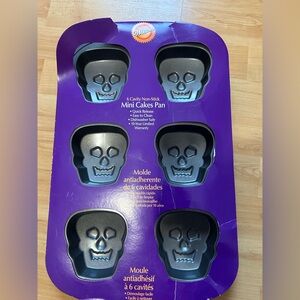 Wilton Skull Mini Cake Pan